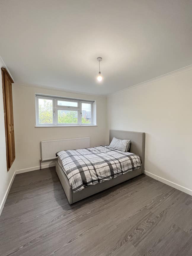 *Newly Renovated* Spacious Double Bedroom Main Photo