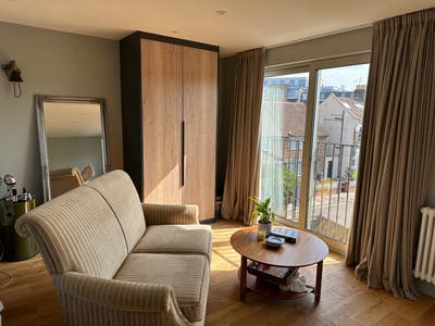 Large self contained studio  - short term stays  Main Photo