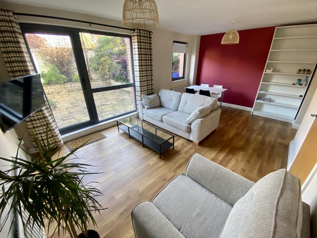 Nice Double Room close to City Centre :) Main Photo