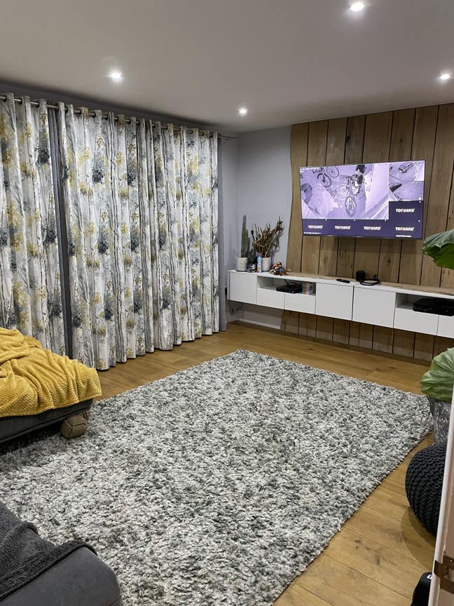 Room to rent in family home Main Photo