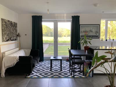 Bright Double Room in Spacious Modern House  Main Photo