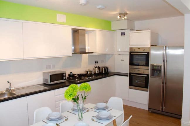 Newly Refurbished Ensuite Double Room Main Photo