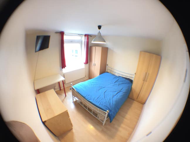 Amazing Room in Good Condition and Great Flatmates Main Photo