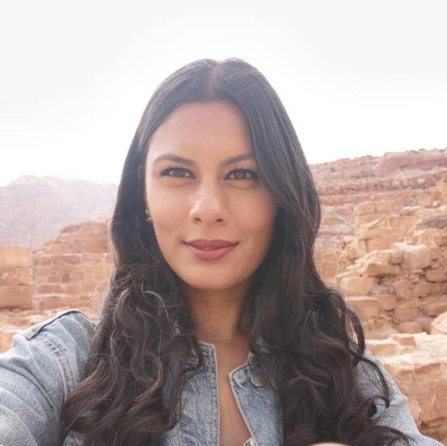 Professional female, 32, room wanted from Jan Main Photo