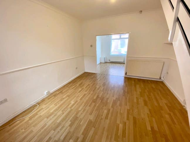 2 bed house Salford, near uni, hospital transport Main Photo