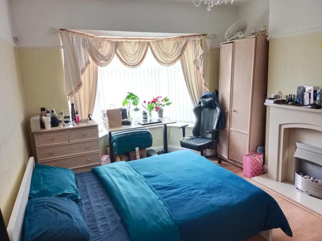 Student House Close to Bus Stops and University.  Main Photo