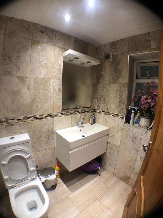 Great location clean place nice double room to let Main Photo