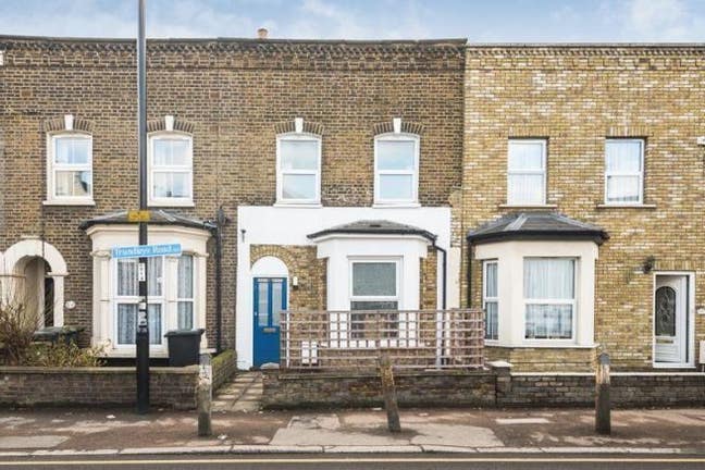 Fully Furnished / Double Bedroom/ Bills Included  Main Photo