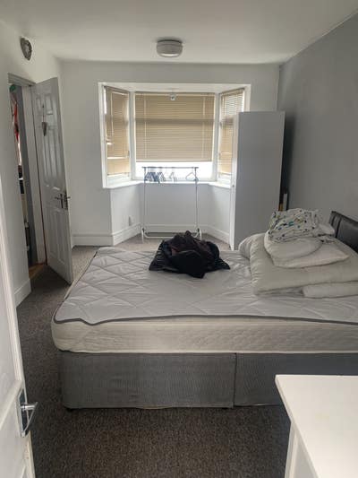 Fully furnished large double bedroom to rent Main Photo