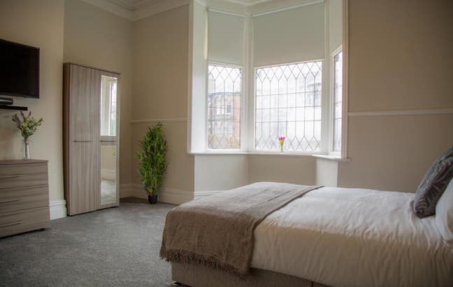 Very Large En-suite Room.  Main Photo