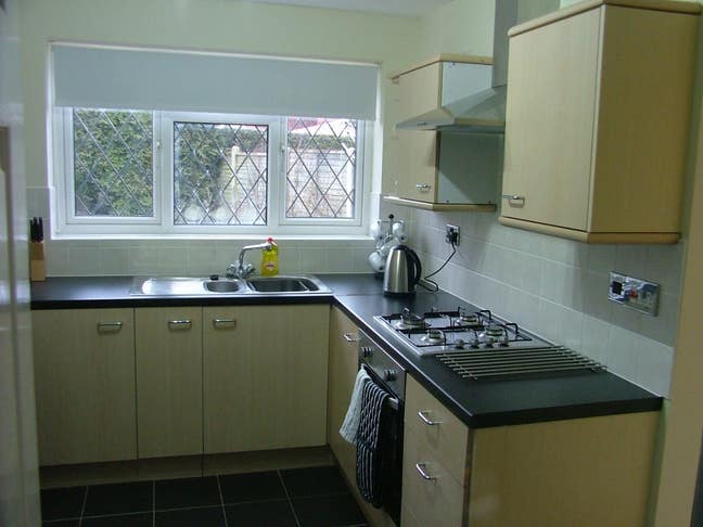 Lovely ensuite. Suit Heathrow / Uxbridge / Central Main Photo