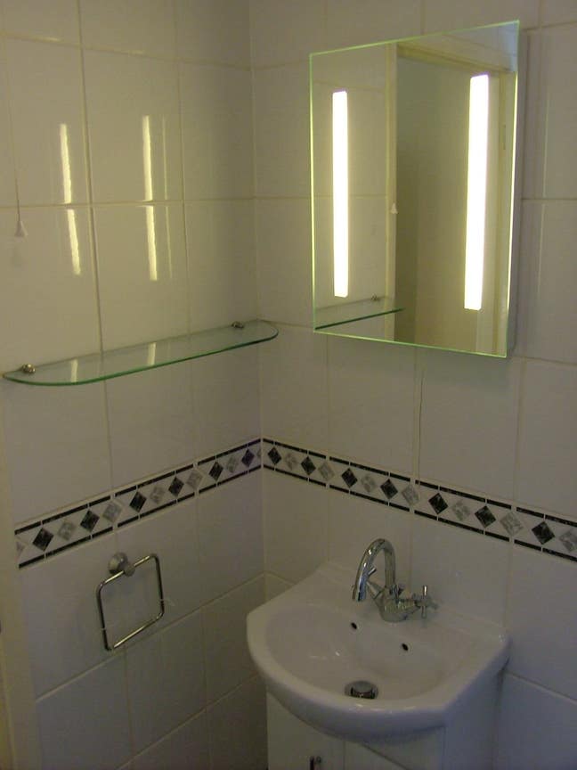 Lovely ensuite. Suit Heathrow / Uxbridge / Central Main Photo