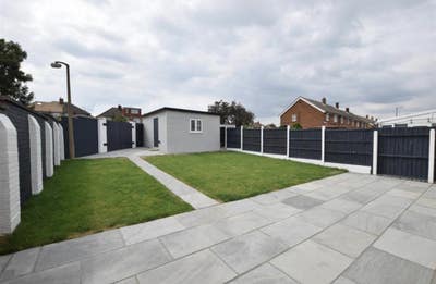 King size bedroom to let in Aveley south Ockenden  Main Photo