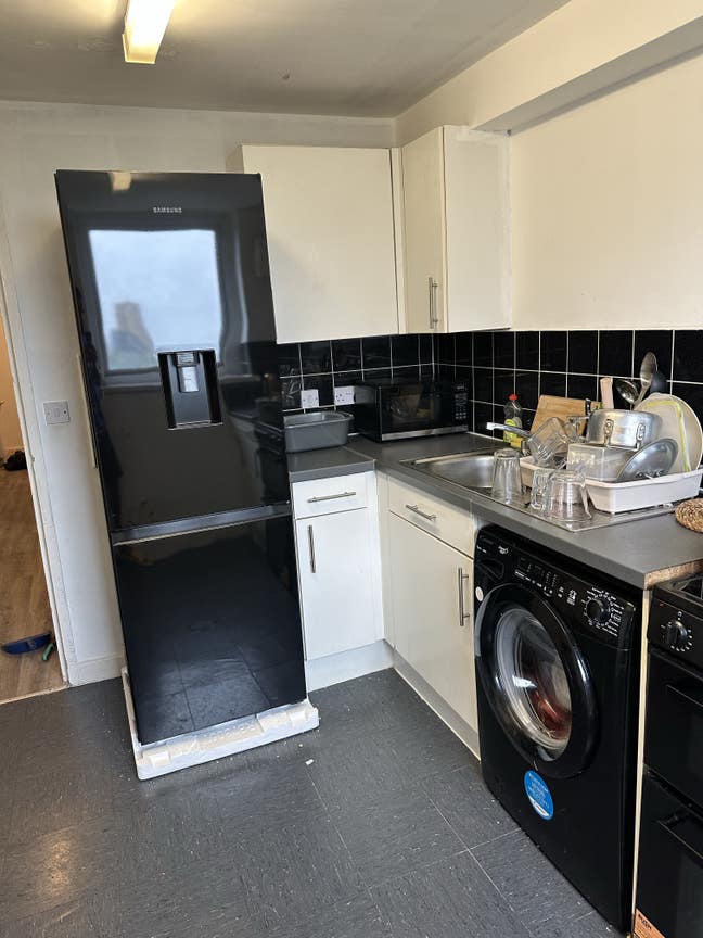 1 Bedroom to let in a 2 Bedrooms Flat. Main Photo