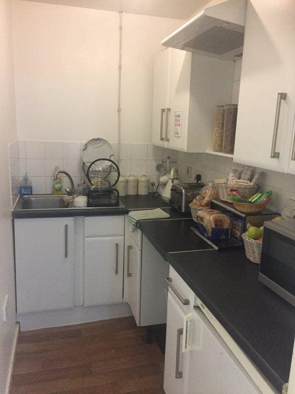 Double en-suite with  private kitchen, bills incl Main Photo