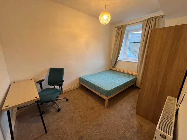 Double room in quiet Gorgie flat Main Photo