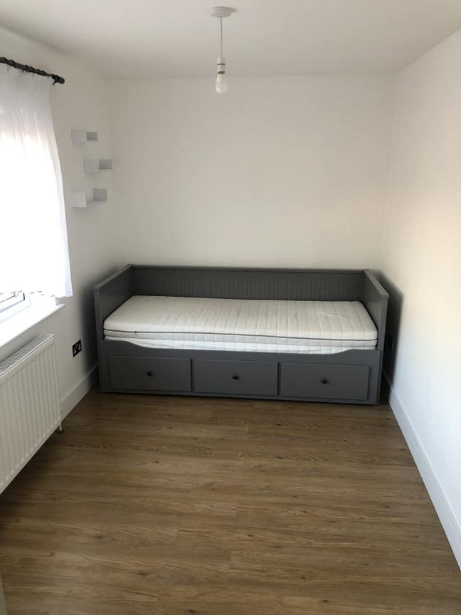 Spacious en-suite room available for rent! Main Photo