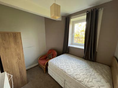Small double room in quiet Gorgie flat Main Photo