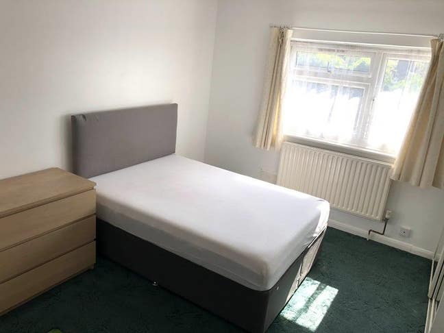 Hayes Town (UB3) - Large Double Room with Internet Main Photo