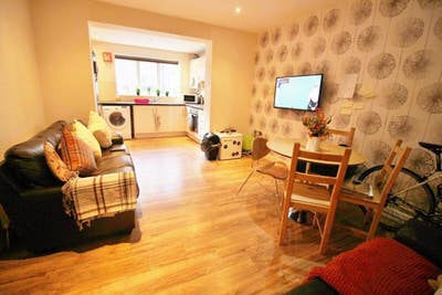 Lovely House - 1 Room Available April 🍂 Main Photo