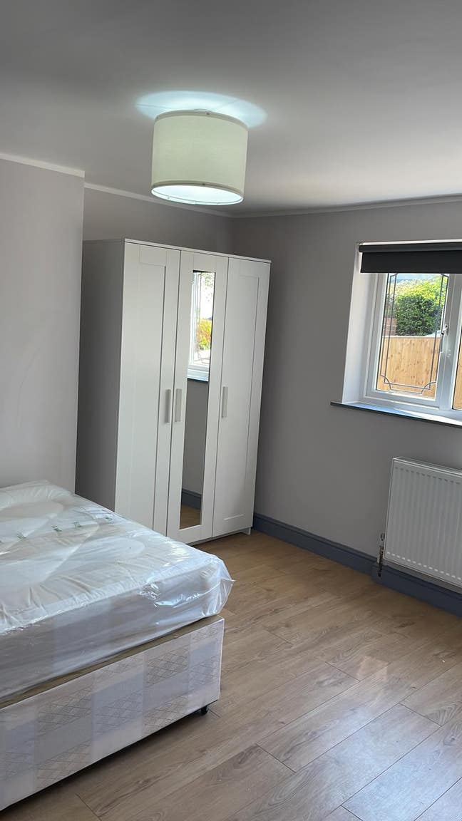 Double room available to rent  Main Photo