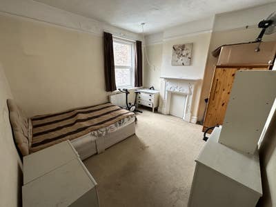 Double Room to Let Main Photo