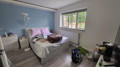 Spacious | Double | Ensuite | Garden | Bills Inc Main Photo