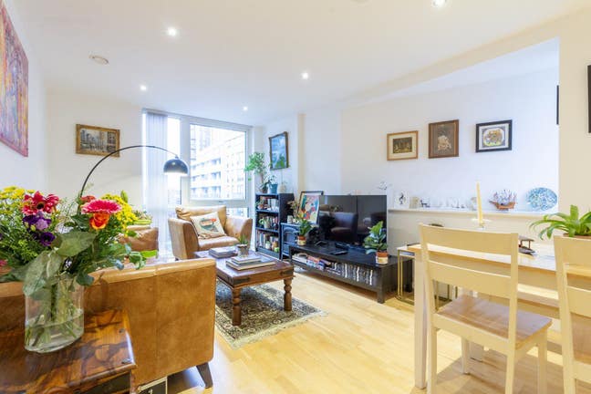 Excellent furnished bedroom with private bathroom Main Photo