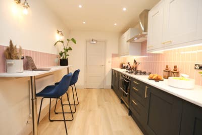 (m) Incredible One Off Boutique House Share Main Photo