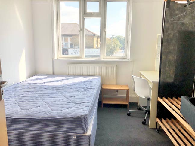 Room to rent in portswood road available  Main Photo