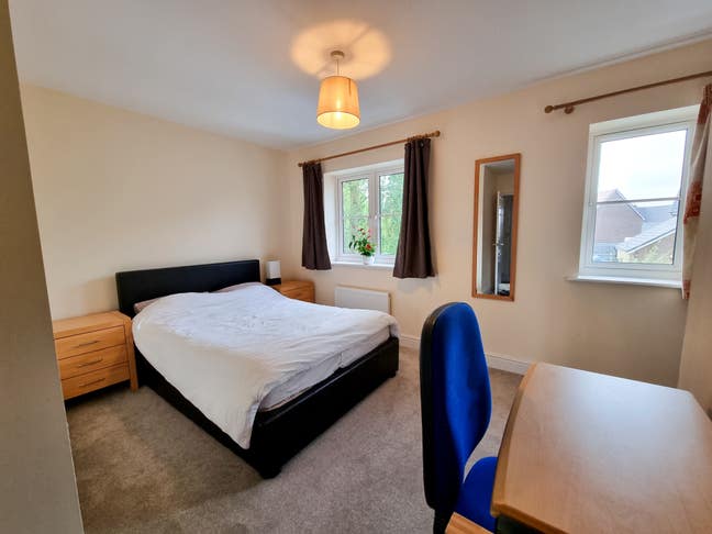 Large bright furnished double room Main Photo