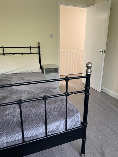 Female only- Spacious Double Room in a Quiet home  Main Photo