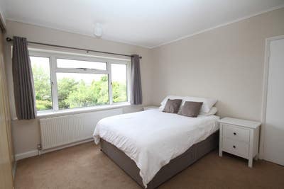 2 large double bedroom in a detached house Main Photo