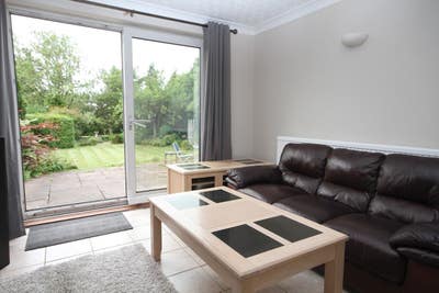 2 large double bedroom in a detached house Main Photo