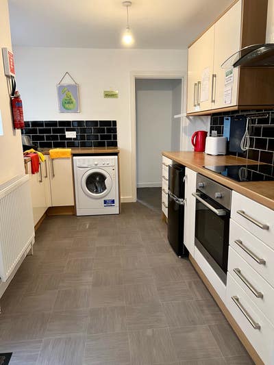 Beautiful fully furnished 2-bed student property  Main Photo