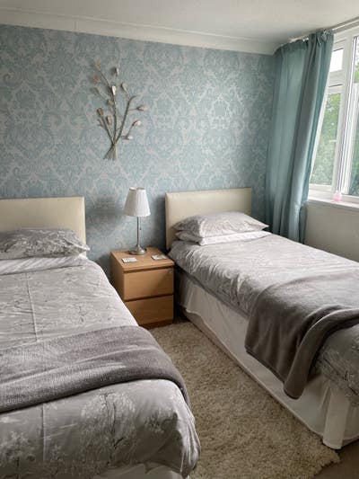 Double room in family home Main Photo