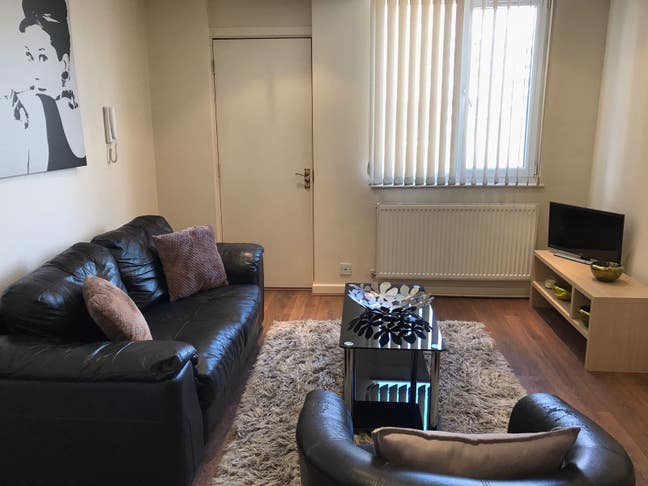 Two bedroom apartment on Henry Street  Main Photo