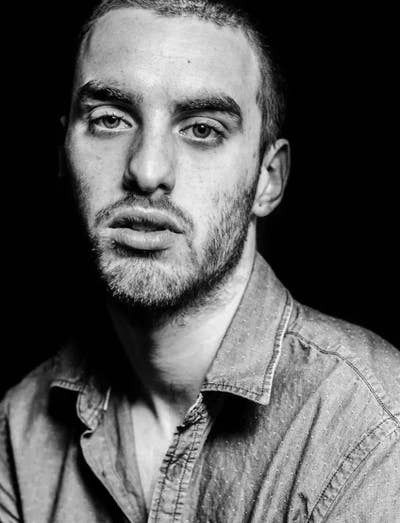 I am a professional male aged 28. Work full-t... Main Photo