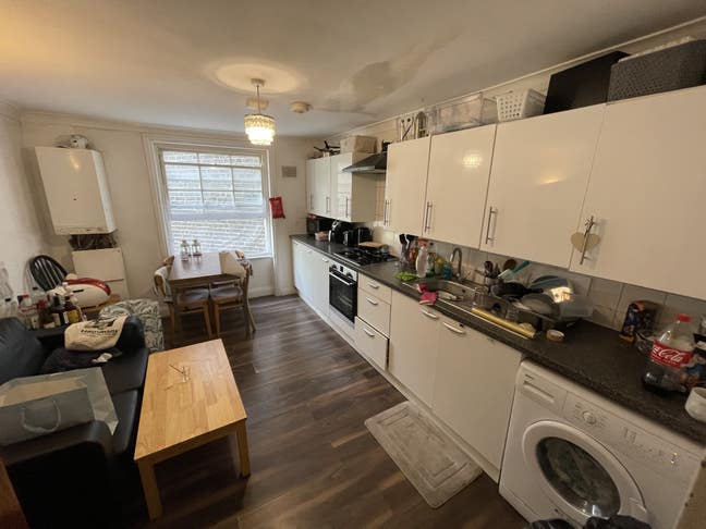 Very Spacious 4 bed flat within a Victorian block  Main Photo