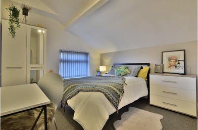 Lovely room with en-suite bathroom Main Photo
