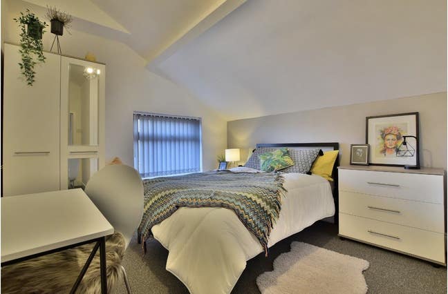 Lovely room with en-suite bathroom Main Photo