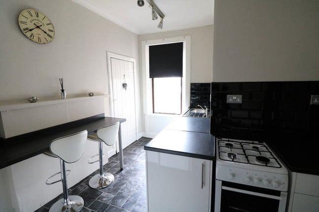 Falkirk central: Spacious 1 bed flat.     Main Photo