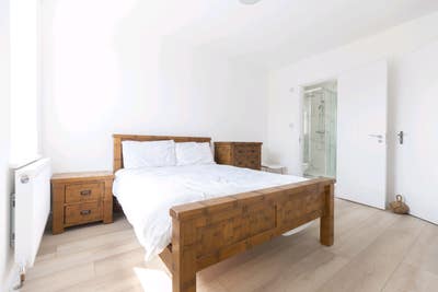 Large Beautiful Houseshare with Ensuite Rooms  Main Photo