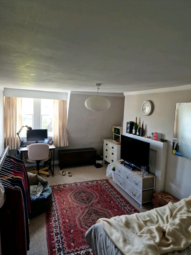 Large room ,Top floor flat, Bathwick Main Photo