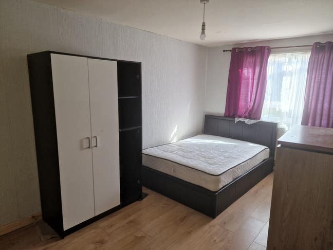 Double room nr Sutton High st Main Photo