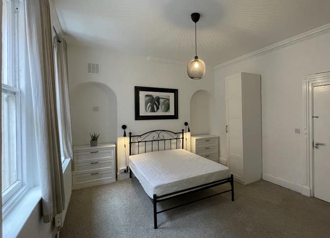 Bright And Spacious Room In Town Center Main Photo