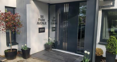 Look  -Professionals Preferred   -  High  Spec Main Photo