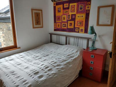 Sunny, comfortable double room in family home Main Photo