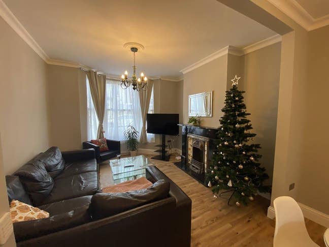 Large double bedroom in Shepherd’s Bush Main Photo