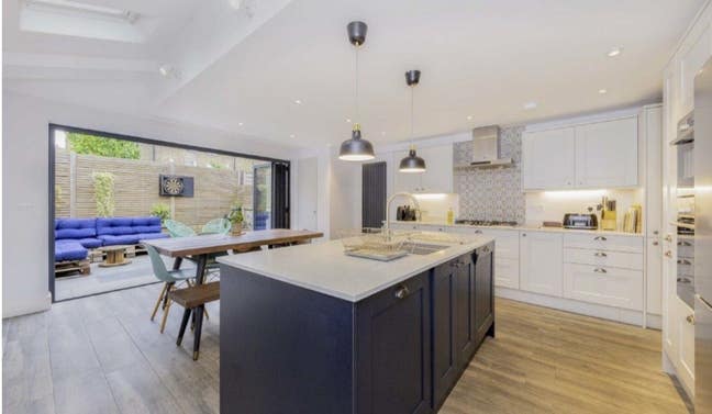 Double bedroom in newly refurbished Clapham house Main Photo